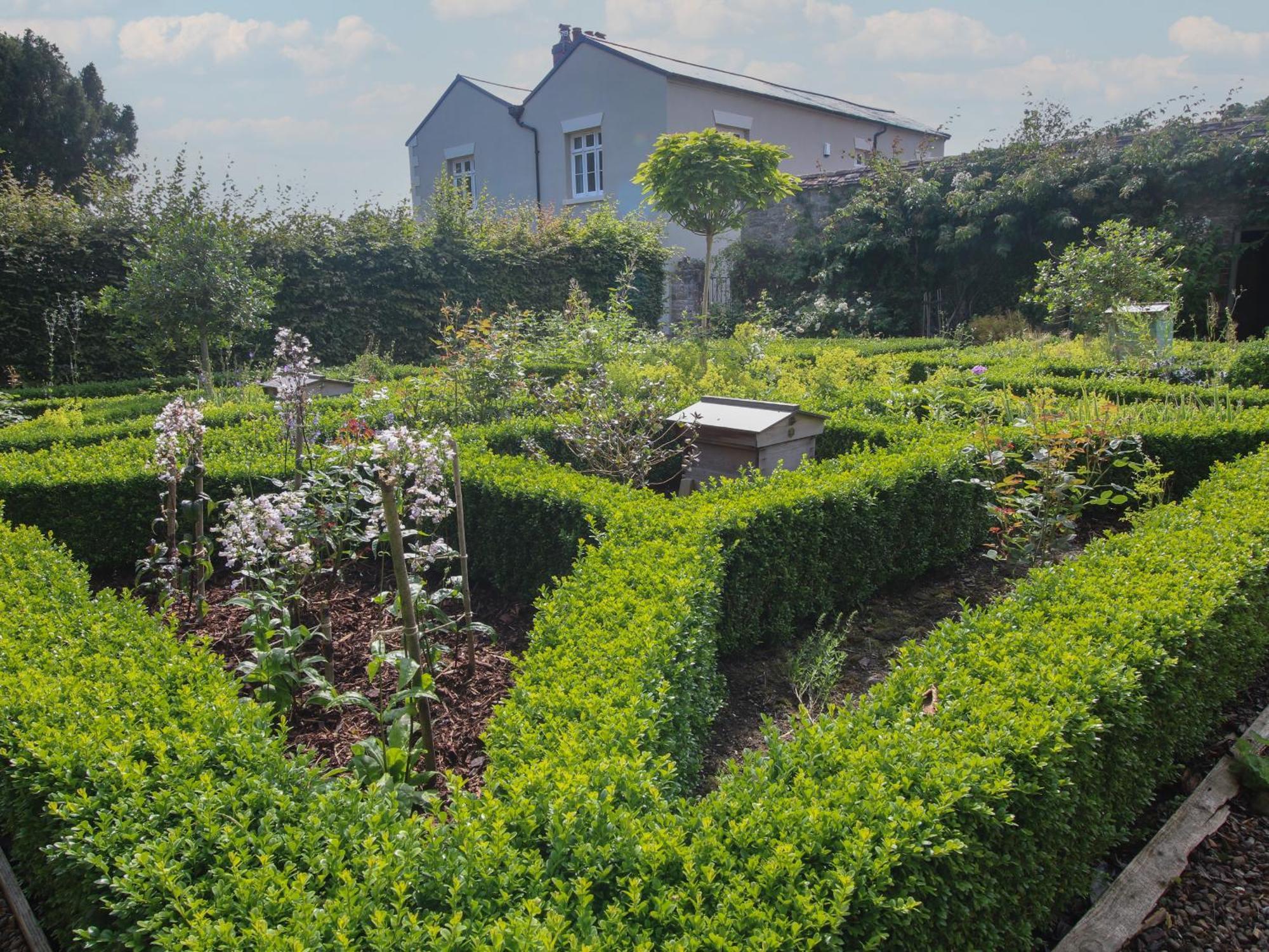 Foxholes Barn Holiday home *