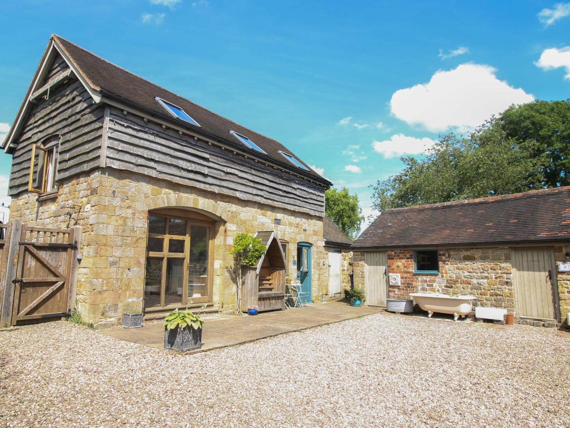 Foxholes Barn * Kidderminster