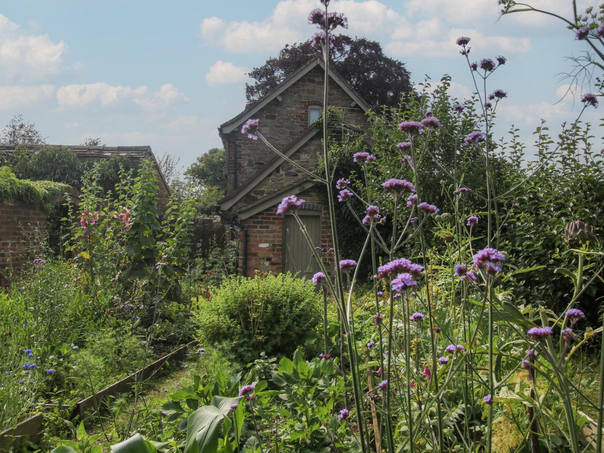 Foxholes Barn Holiday home *